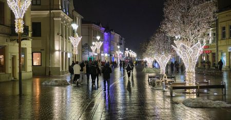 Lublin już w świątecznym klimacie. Światełka będą gaszone wcześniej. Przez drogi prąd