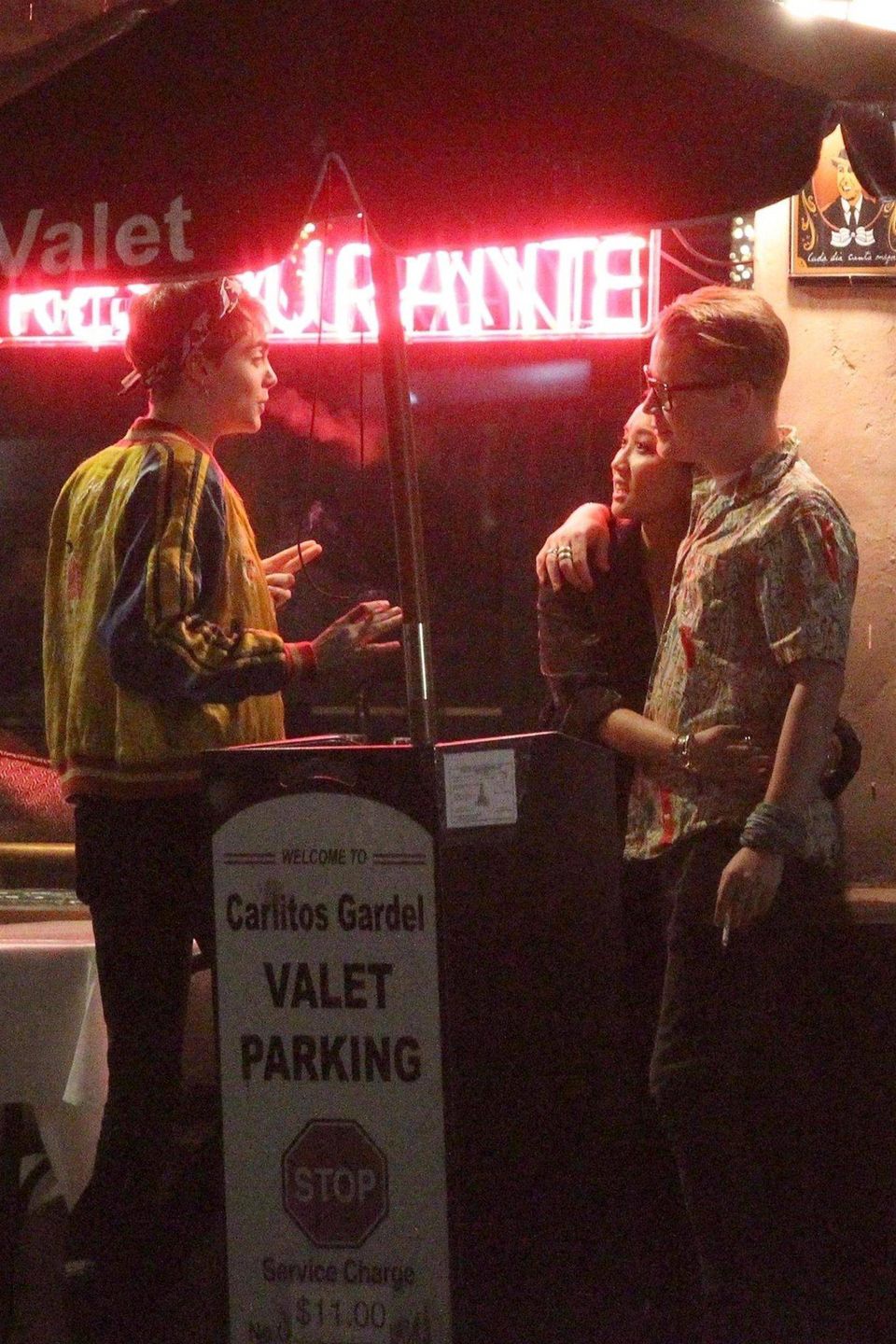 Cara Delevingne i Paris Jackson Kiss całowały się na ulicy. Towarzyszyli im Macaulay Culkin i Brenda Song (BACKGRID/FORUM)