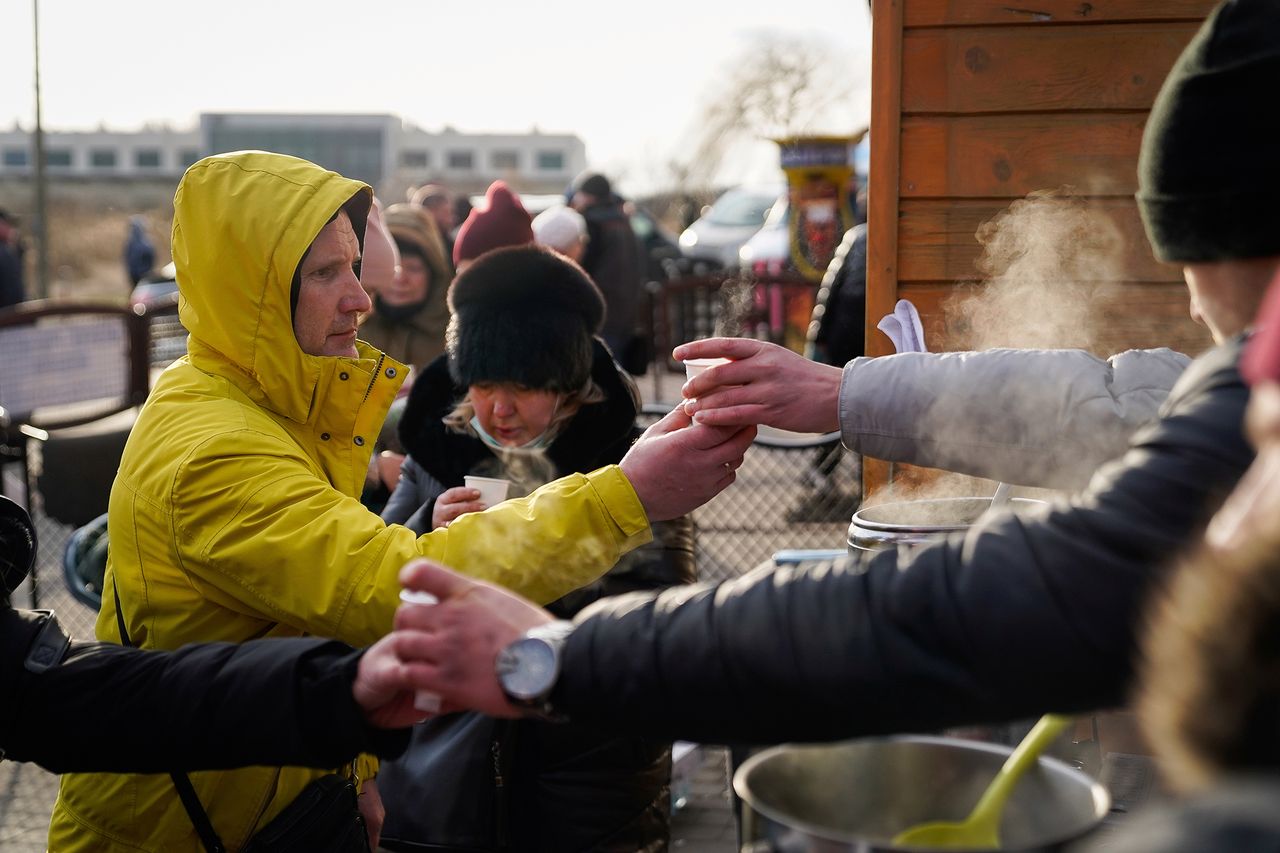 Uchodźcy z Ukrainy otrzymują pomoc w Medyce.