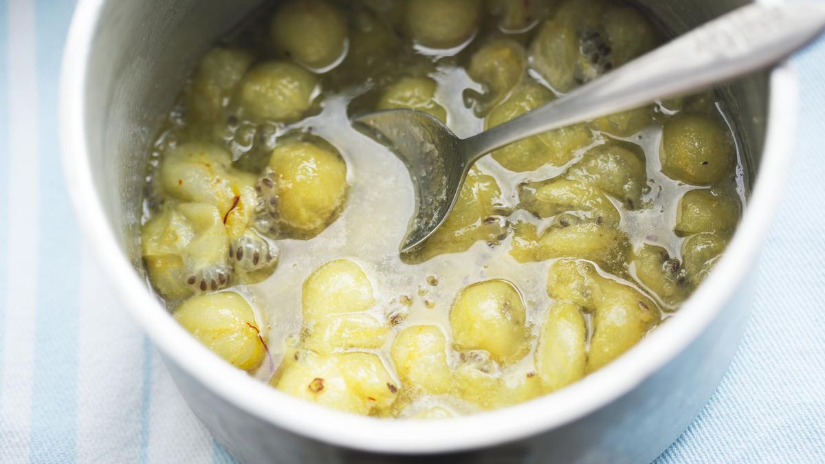 Polacy kochają ten owoc, ale niektórym może mocno zaszkodzić