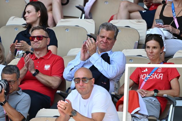 Minister sportu i turystyki Sławomir Nitras, ambasador RP we Francji Jan Emeryk Rościszewski i była kolarka górska Maja Włoszczowska pojawili się na meczu Igi Świątek (PAP/Adam Warżawa)