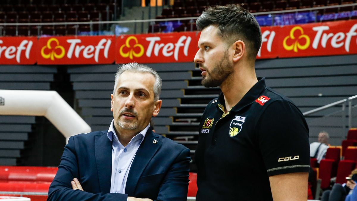 Newspix / GRZEGORZ RADTKE / 058sport.pl / Na zdjęciu: Dariusz Gadomski (z lewej) i Michał Winiarski
