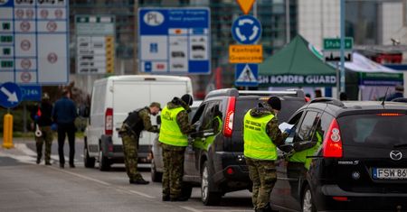 Koronawirus w Polsce. Koniec 14-dniowej kwarantanny po przekroczeniu granicy?