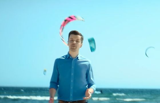 Radosław Kotarski opowiada o kitesurfingu w reklamie aplikacji mobilnej Banku Millennium (wideo)