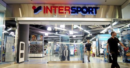 Ekskluzywne sklepy sportowe nie dla Polaków. Intersport kolejny rok z dużą stratą