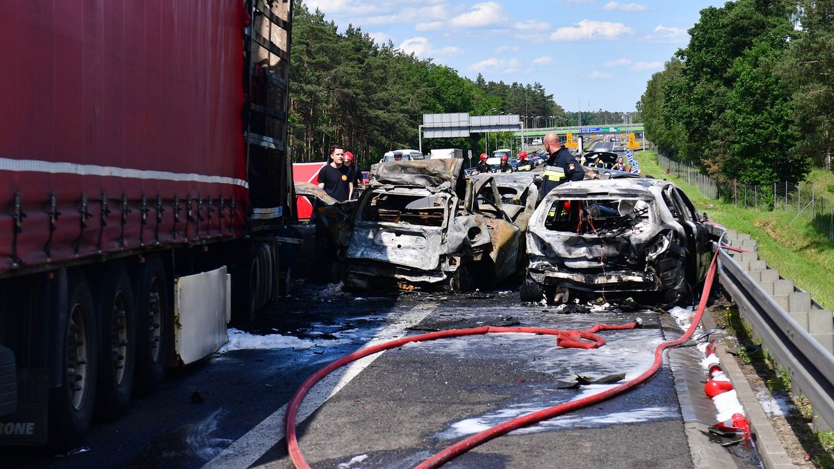 Wypadek na autostradzie A6 (fot. Andrzej Szkocki/East News)