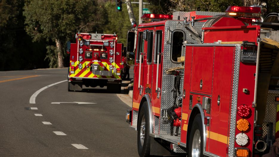fire engine, engine, truck, paramedic, street, city, red, california, rescue, accidents and disasters, safety, danger, equipment, firefighter, service, assistance, emergency services occupation, ladder, urgency, emergency siren, fire, fire truck, emergency, response, medical, lights