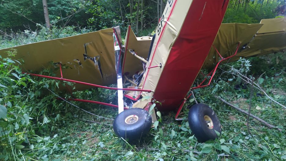 Katastrofa na Podkarpaciu. Samolot wbił się dziobem w ziemię 