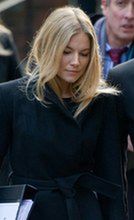 Sienna Miller śpiewająco kocha i nienawidzi