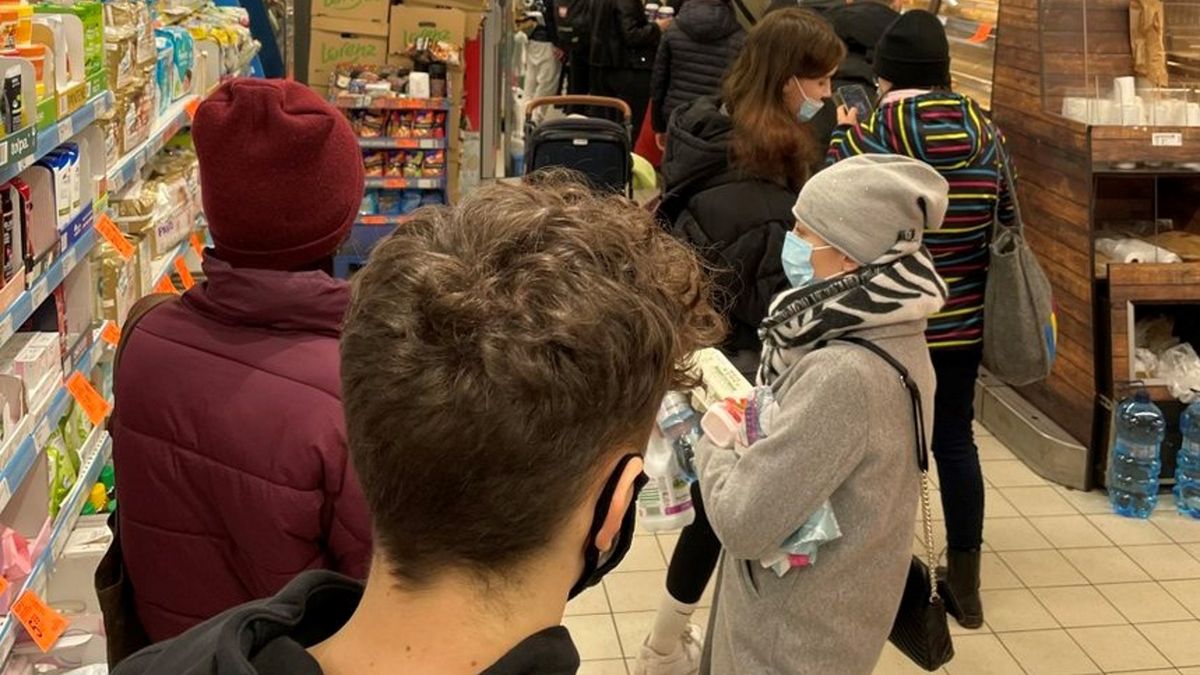 Tłumy w jednej z Bidronek w Poznaniu. 