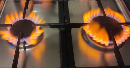 Płomień w kuchence gazowej ma taki kolor? Reaguj jak najszybciej