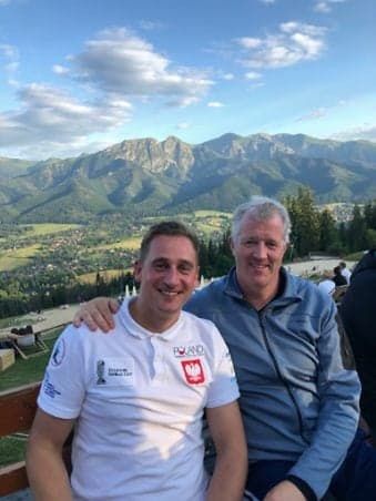 Na zdjęciu od lewej Dawid Grucel, szef kuchni polskich siatkarzy i Vital Heynen, szkoleniowiec Biało-Czerwonych. Fot. materiały prywatne