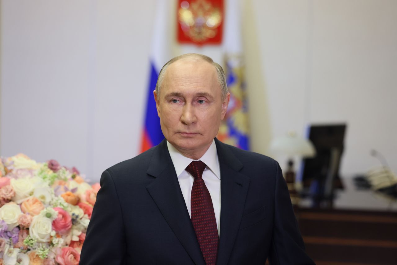 False image of Putin. Russia is approaching the border of intensity.