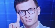 Dziennikarz TVP poprawił okulary. Przyjrzyj się dokładnie
