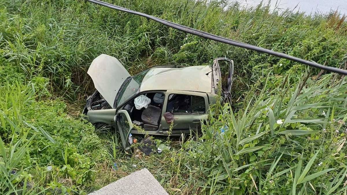 Kierowca wpadł do rowu, uciekając przed policją