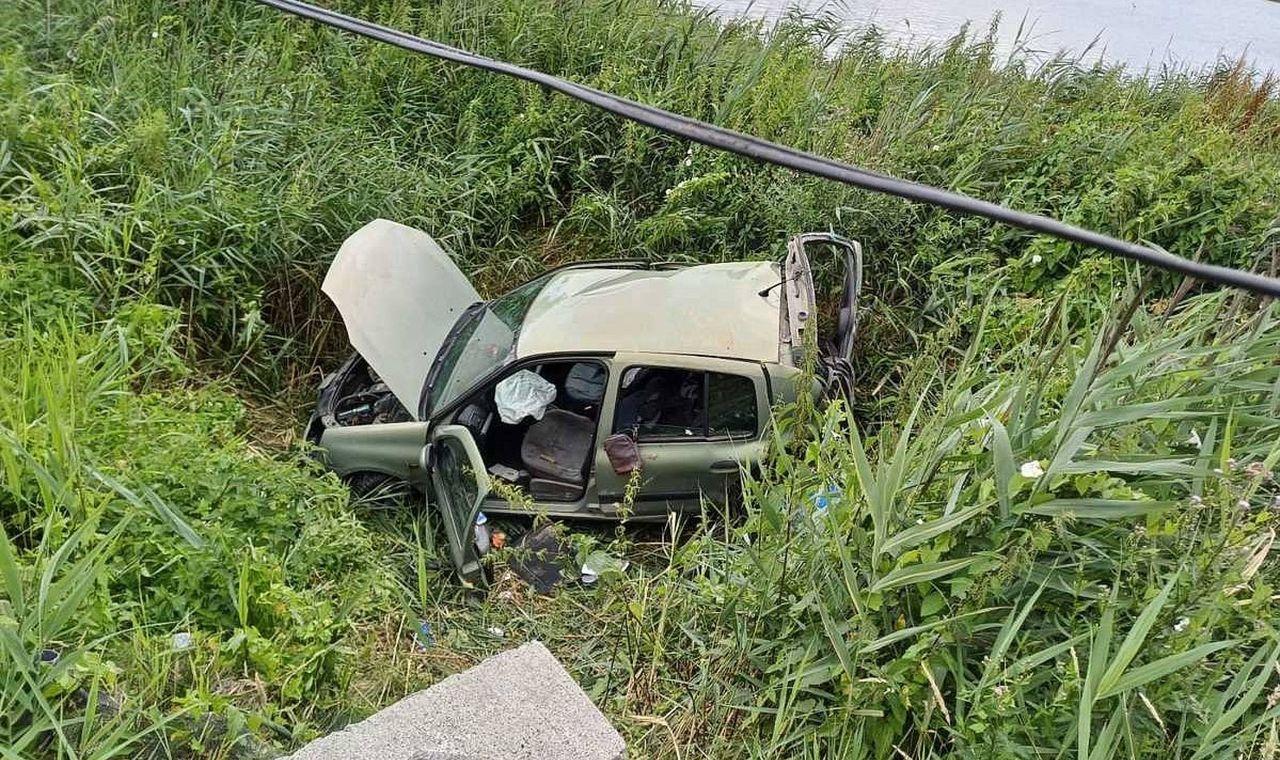 Kierowca wpadł do rowu, uciekając przed policją