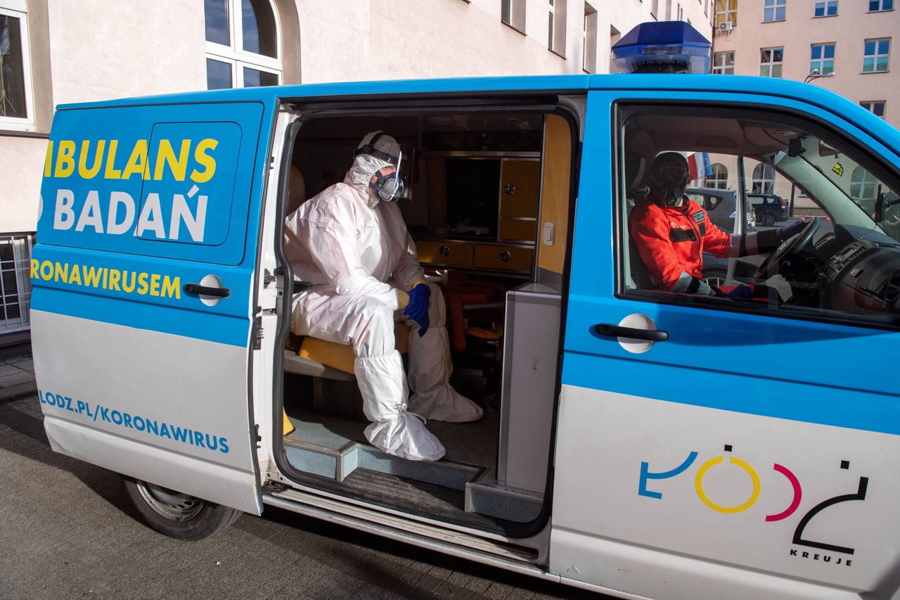 Koronawirus w Polsce z perspektywy sanepidów. "To politycy zatkali system"