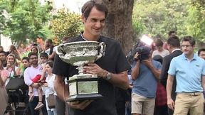 Spacer po Melbourne? Tylko z pucharem. Federer wyszedł do kibiców