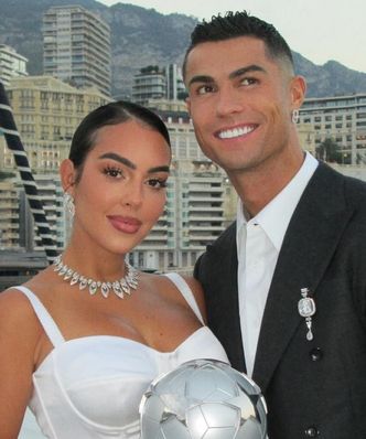 Sporo. Wiadomo, o ile Ronaldo jest starszy od swojej partnerki