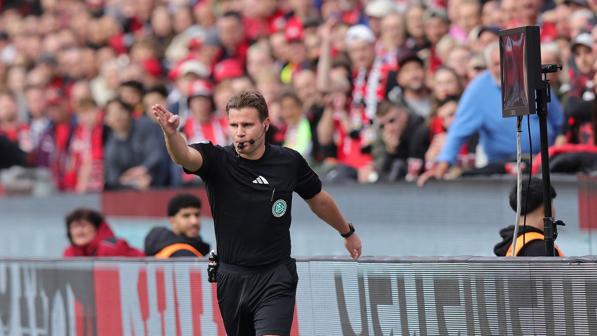 Getty Images / Ralf Ibing - firo sportphoto / Na zdjęciu: sędziowie w Bundeslidze będą testowo tłumaczyć swoje decyzje kibicom