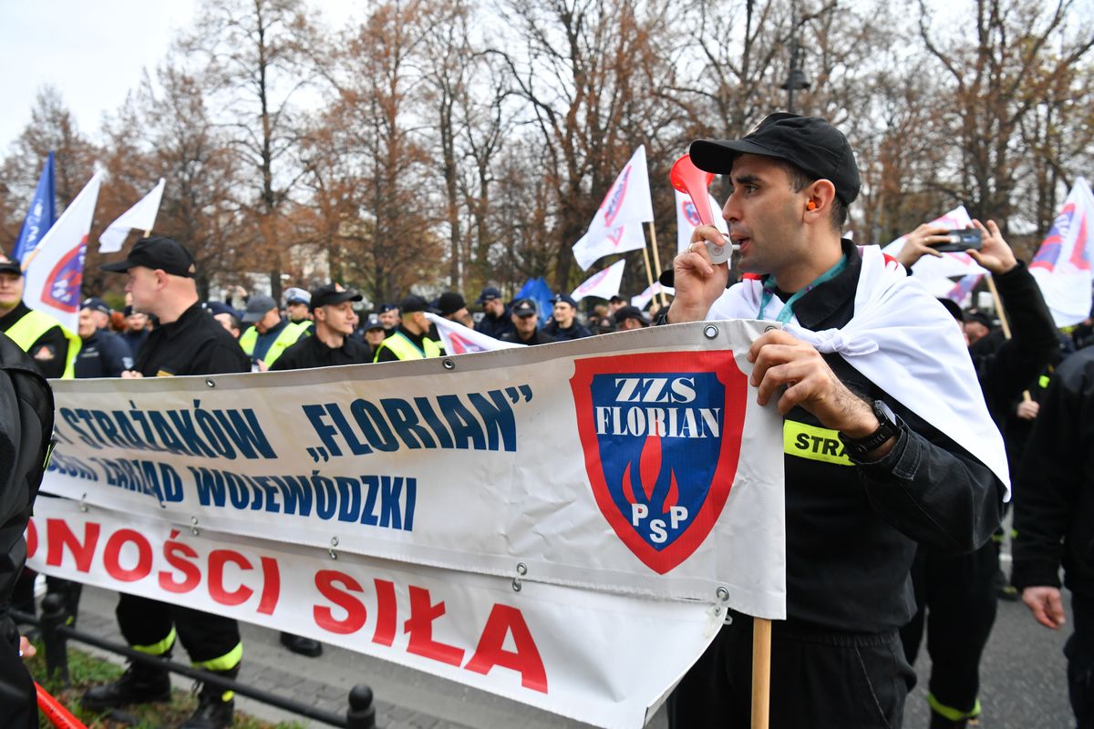 "Służba ubożeje, anarchia szaleje". Protest mundurowych w Warszawie