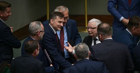 Zabawy Kaczyńskiego z Ziobrą w tle [OPINIA]