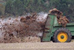 Tragedia podczas rozwożenia obornika. Młody rolnik nie żyje