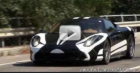 Ferrari 458 Italia krąży po Maranello