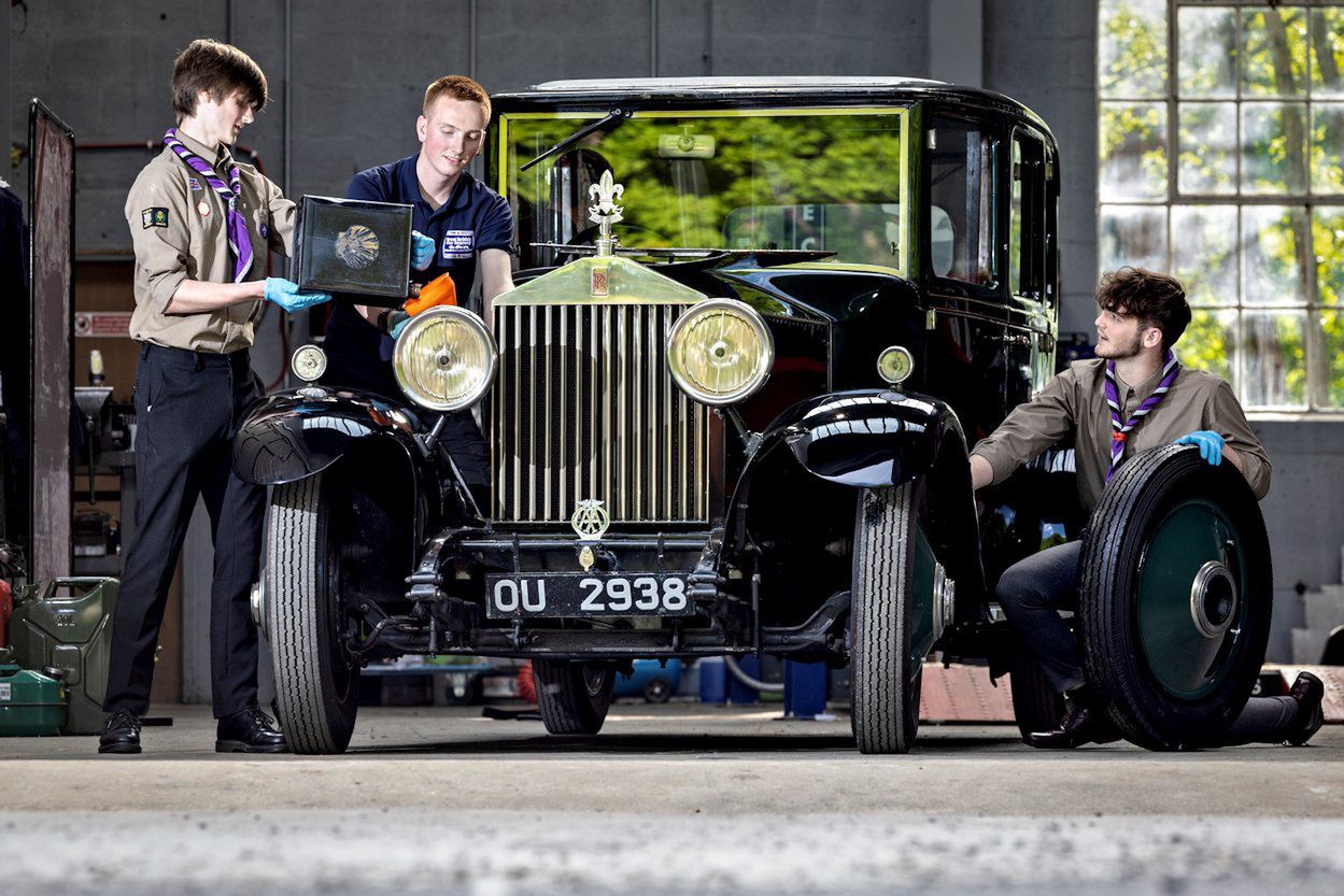 Ten rolls-royce należał do legendy harcerstwa. Na masce nie ma "Sprit of Ecstasy"