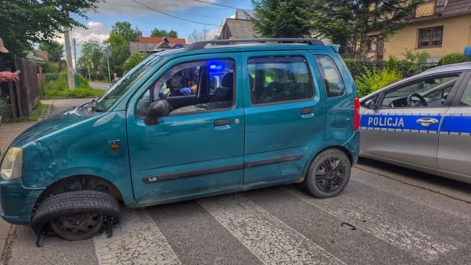 Uszkodzony pojazd, którym przyjechała kierująca