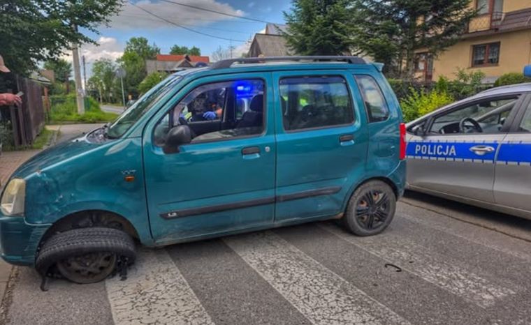 Jechali do sklepu z uszkodzonym kołem. Oboje byli pijani