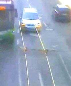 Wepchnął mężczyznę pod koła trolejbusa. Koszmarne nagranie z Lublina