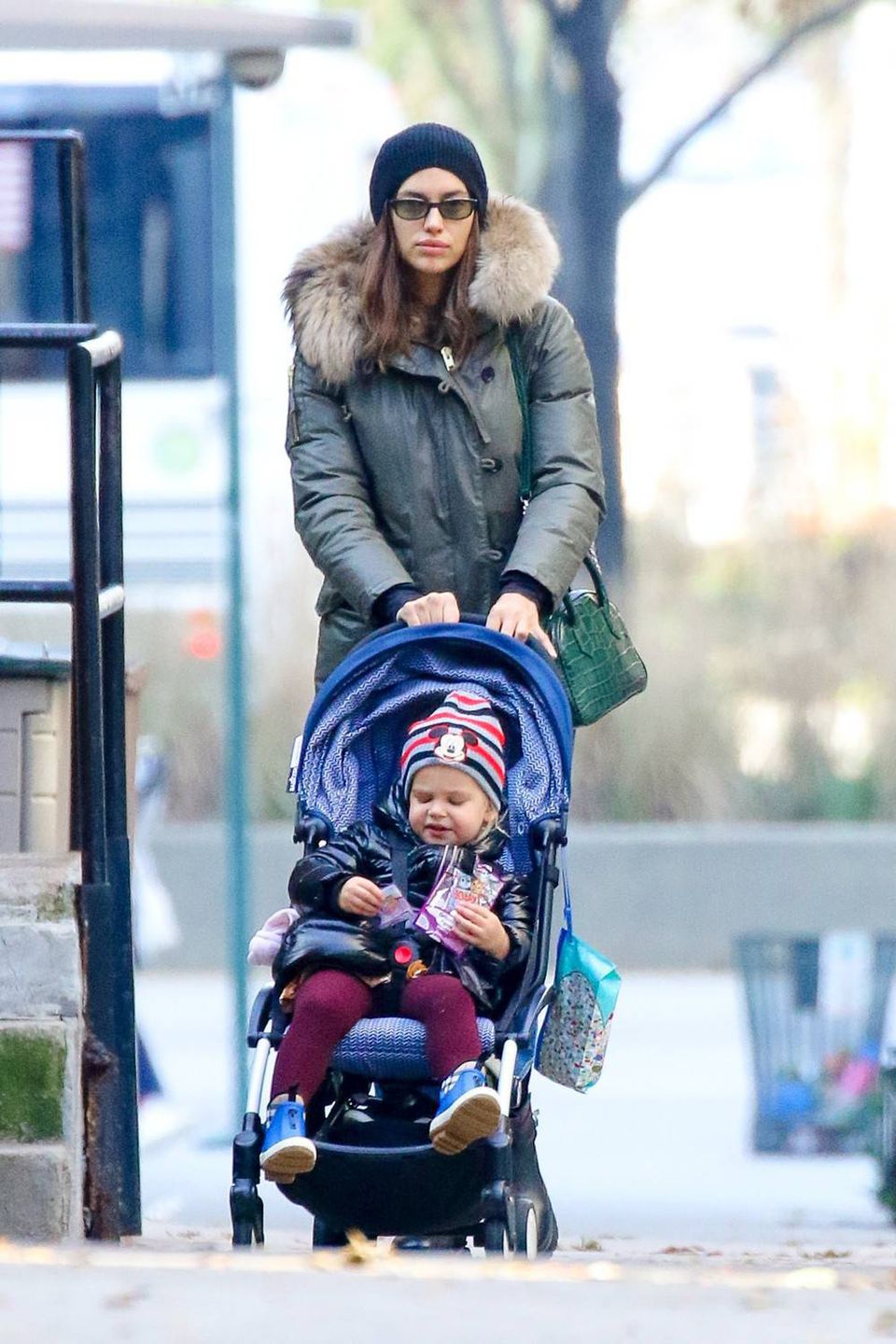 Irina Shayk z córką Leą na spacerze