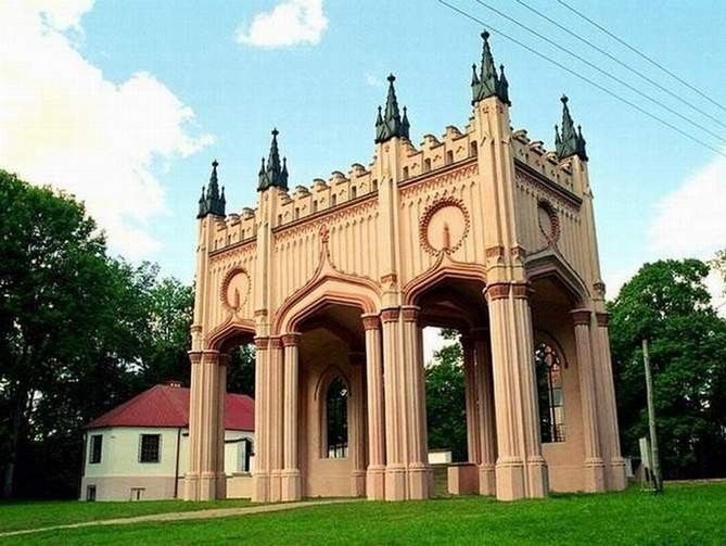 Starostwo w Suwałkach chce sprzedać ruiny Pałacu Paca