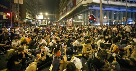 Demonstrancje w Hongkongu. Protestujący dają władzy czas do jutra