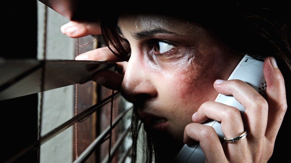 Nie idź tam, bo gwałcą! Policja ostrzega w Sieci, a serial pokazuje, dlaczego to zły pomysł 1