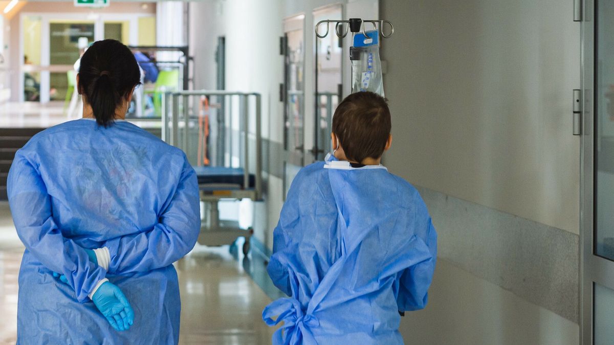 WO?P dla gda?skich pacjent�w z Ukrainy23.03.2022 - Gdansk, UCK Uniwersyteckie Centrum Kliniczne Kliniki Pediatri, Hematologii, Onkologii w Gdansku. Przekazanie sprzetu medycznego z Wielkiej Orkiestry Swiatecznej Pomocy WOSP dla dzieci onkologicznych sprowadzonych ze szpitali z Ukrainy do szpitala Gdansku.  Zestaw 5 kardiomonitorow zostal przekazany na oddziale. n/z   Fot. Karol Makurat/REPORTERKarol Makurat/REPORTER