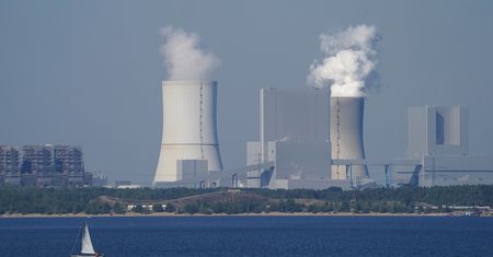 UE podwyższyła sobie cel ograniczenia emisji CO2. Wcześniejszy i tak był trudny do osiągnięcia
