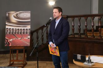 Trzaskowski tłumaczy się Mentzenowi z remontu Sali Kongresowej na YouTube