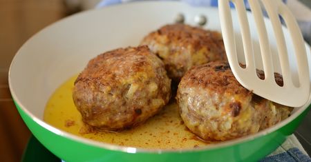 W niedzielę zawsze robię kotlety rosołowe. Smaczniejsze od tradycyjnych
