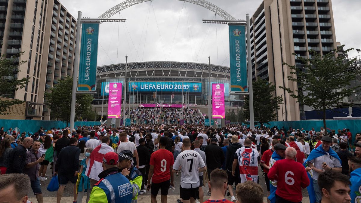 Widok na stadion Wembley przed finałem Euro