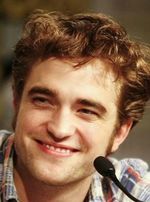 Robert Pattinson trzyma z ekipą