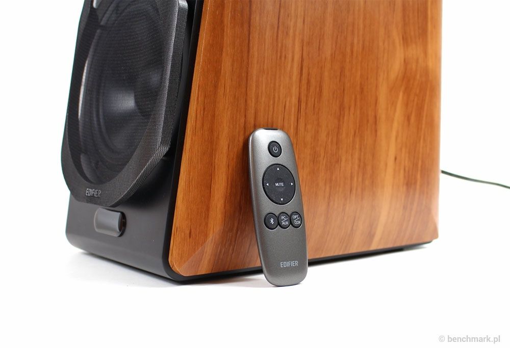 Edifier S1000 z pilotem