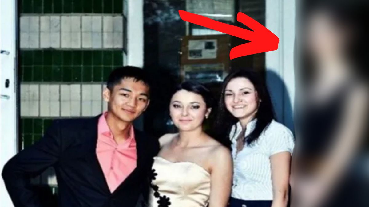 Dziewczynka o "łabędziej szyi".