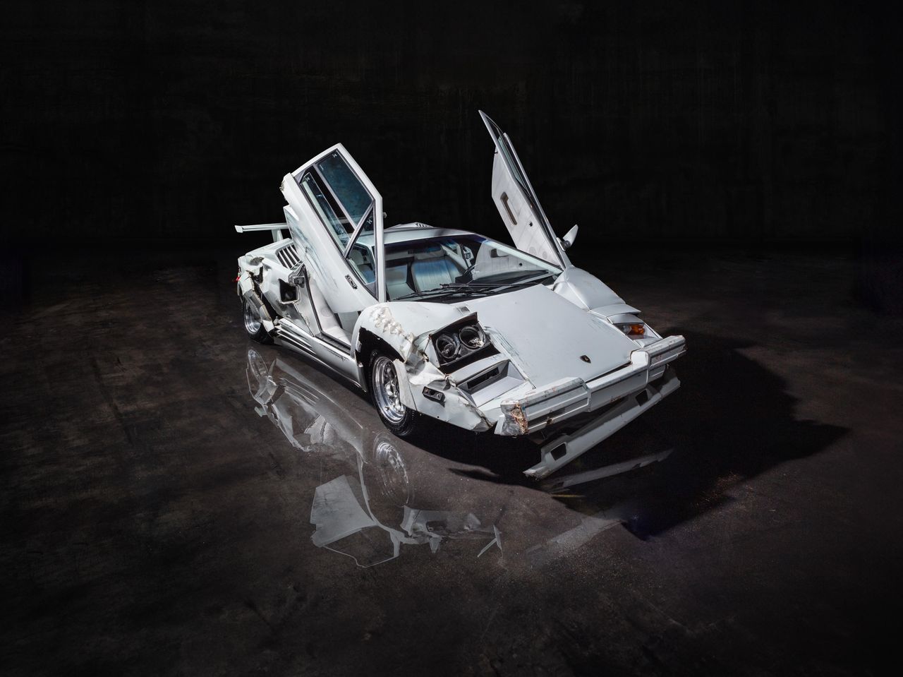 Countach Wilka z Wall Street trafił na aukcję. Tym razem ten rozbity