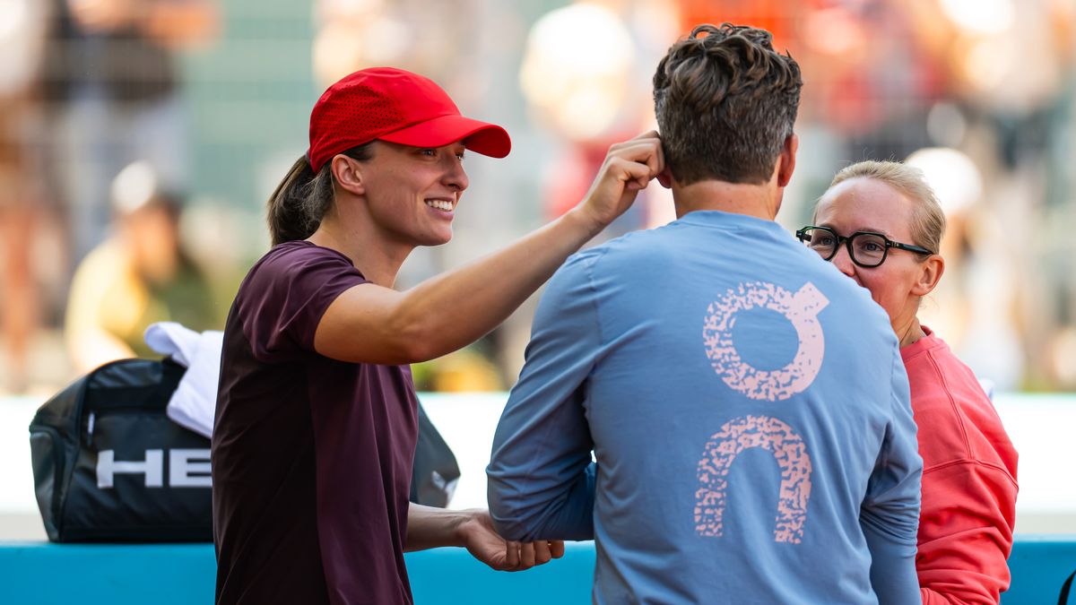 Getty Images / Robert Prange / Na zdjęciu: Iga Świątek, Wim Fissette, Daria Abramowicz