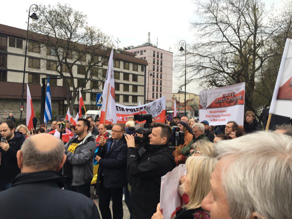 Manifestacja pod ambasadą Rosji. Domagają się zwrotu wraku Tupolewa
