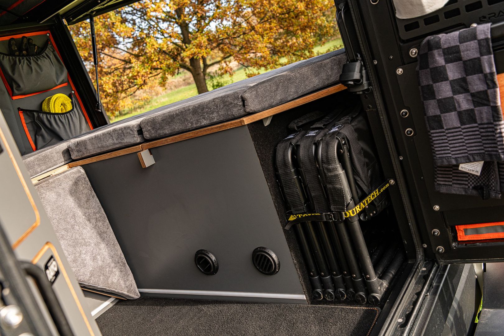 Toyota Hilux by Rayo Off Road Centrum