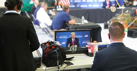 Chwaląc amerykański rynek pracy, Trump nagle wspomniał o George'u Floydzie. "To wspaniały dzień dla niego"