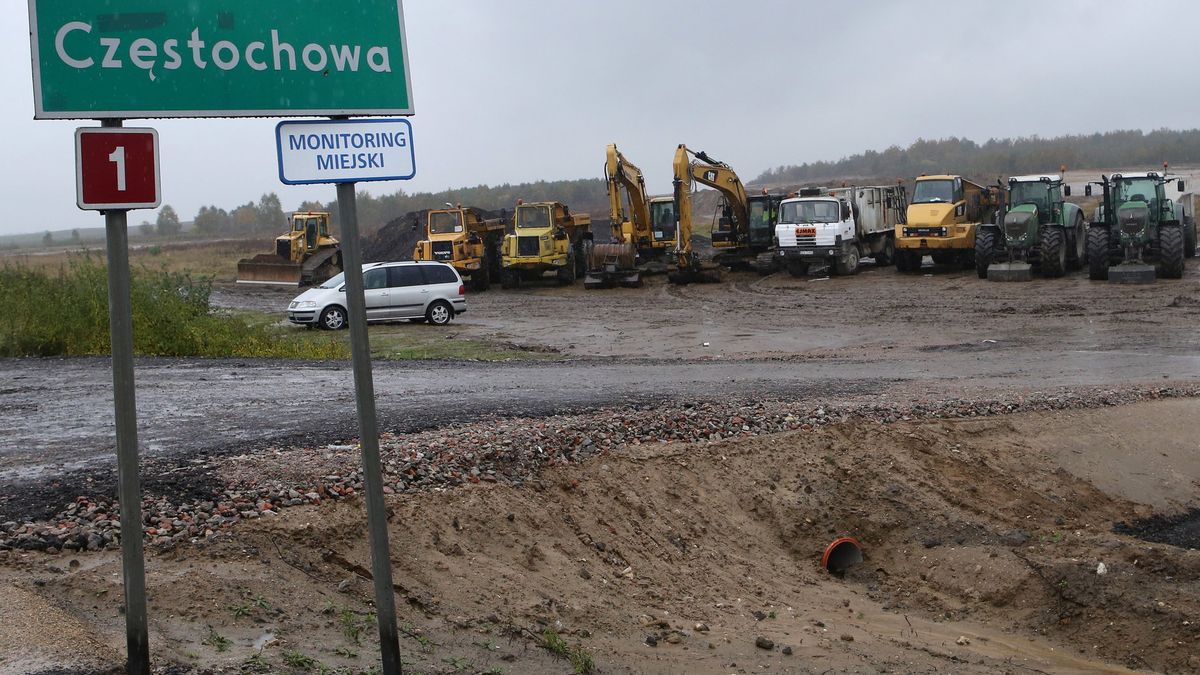 Teren budowy powstającego pod Częstochową węzła autostrady A1 Rząsawa. Zdjęcie z końca października 2016 r.